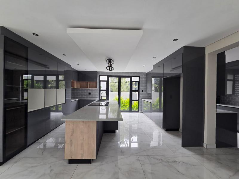 5 Bedroom Property for Sale in The Islands Estates North West